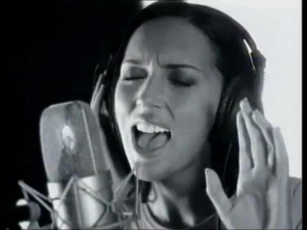 Кадр из клипа «You Are My Number One»