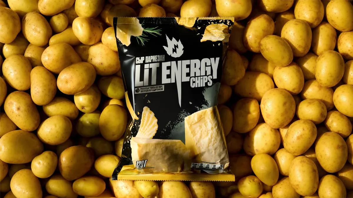 Чёрная пачка LIT Energy Chips Пармезан на молодом картофеле